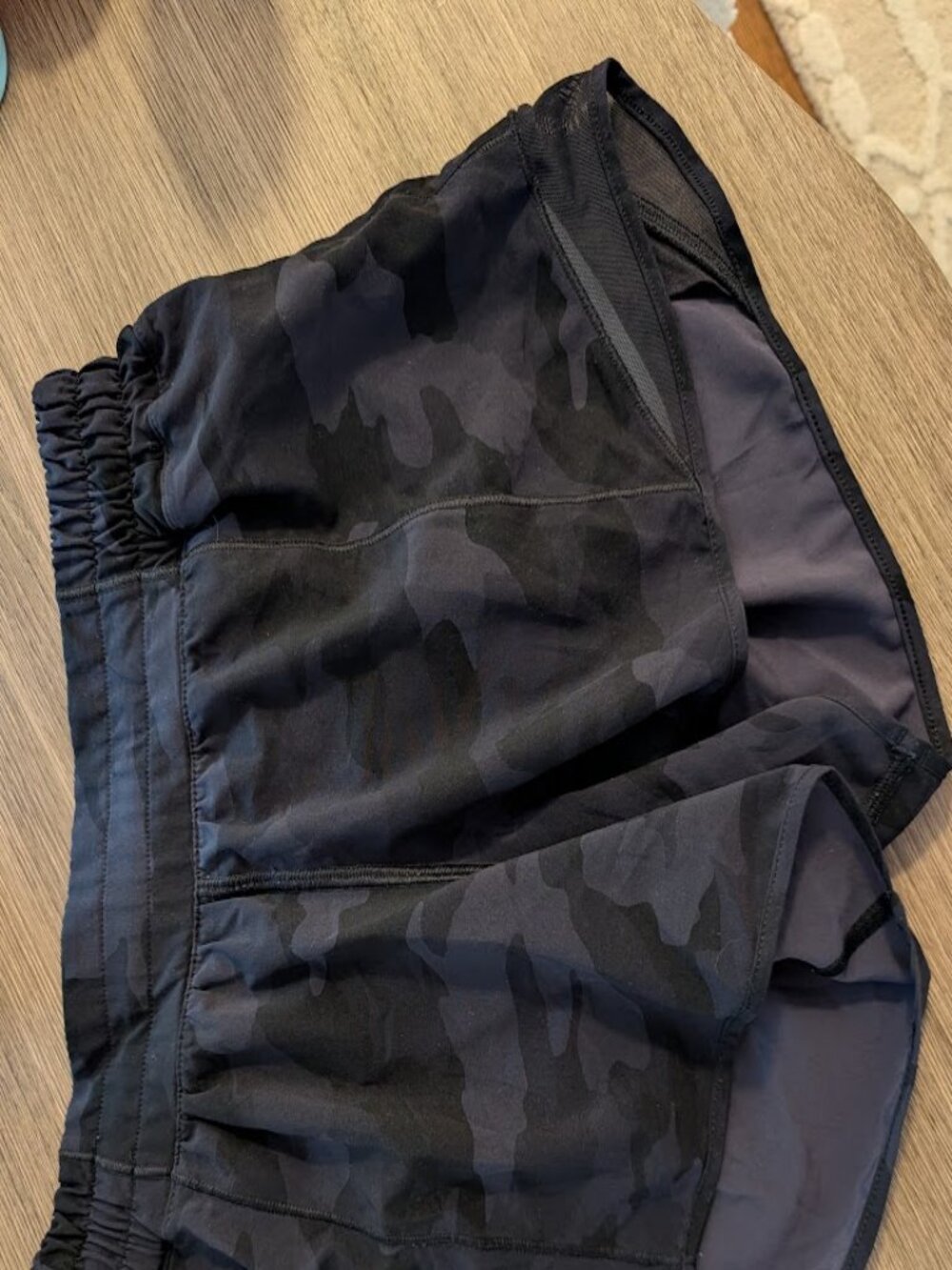 Lululemon Hotty Hot Short 4" Heritage 365 Camo Deep Coal Multi / Black